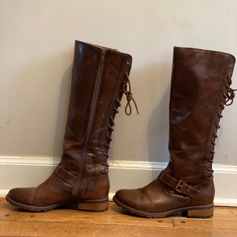 Brown lace up the back boots. Has zipper for ease of putting on.
